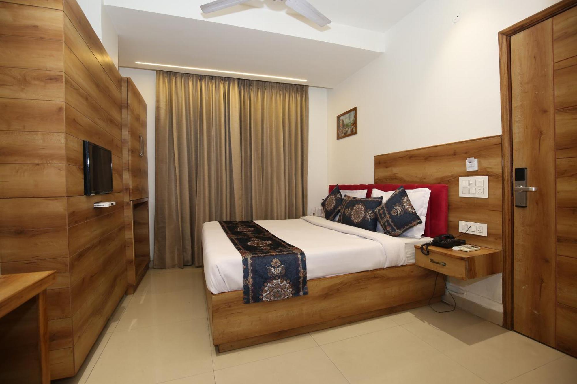 Hotel R V Regency Amritsar Exterior foto