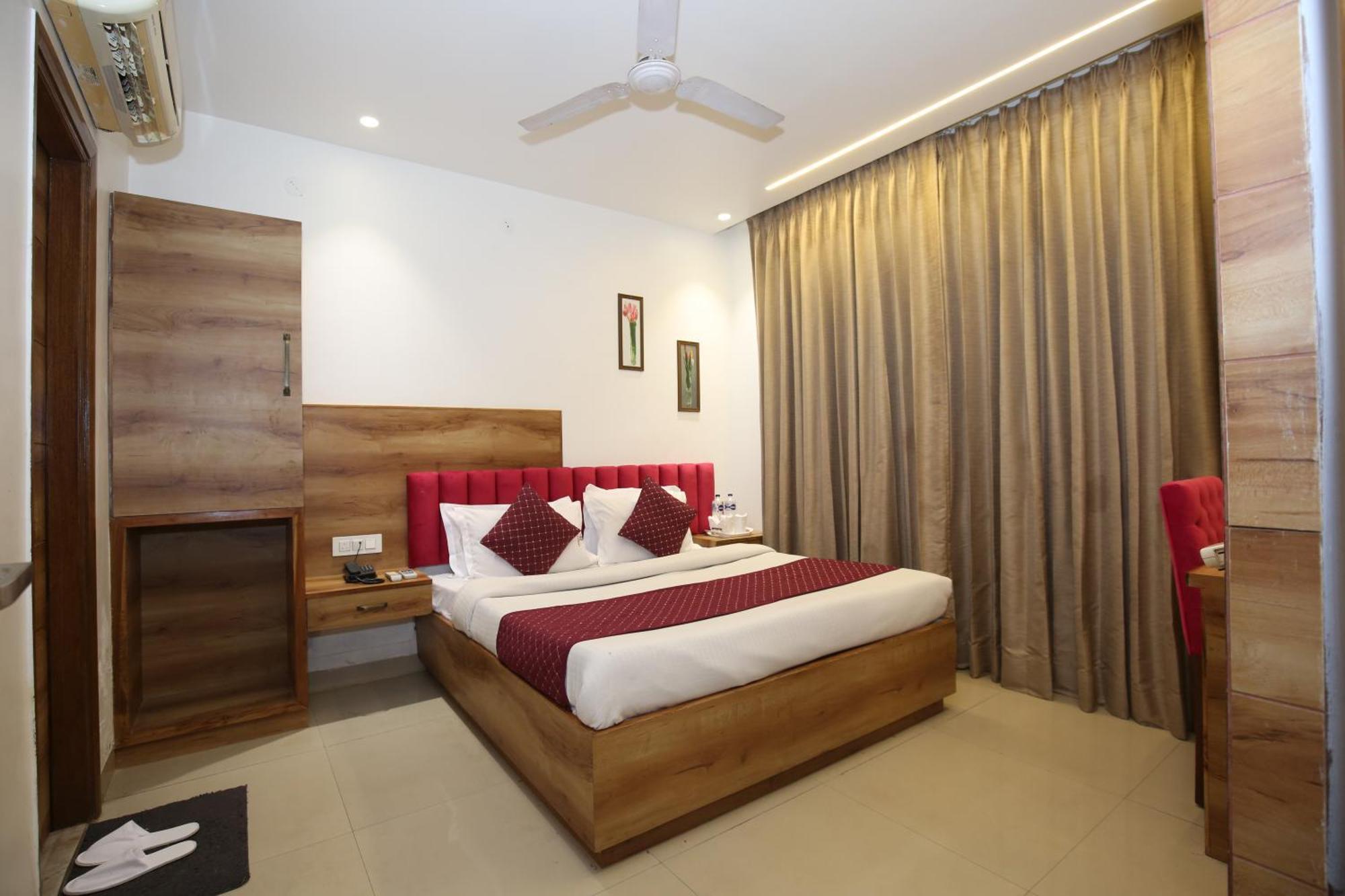 Hotel R V Regency Amritsar Exterior foto