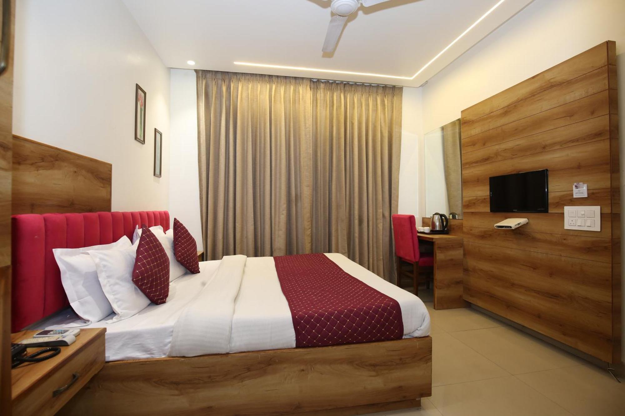 Hotel R V Regency Amritsar Exterior foto