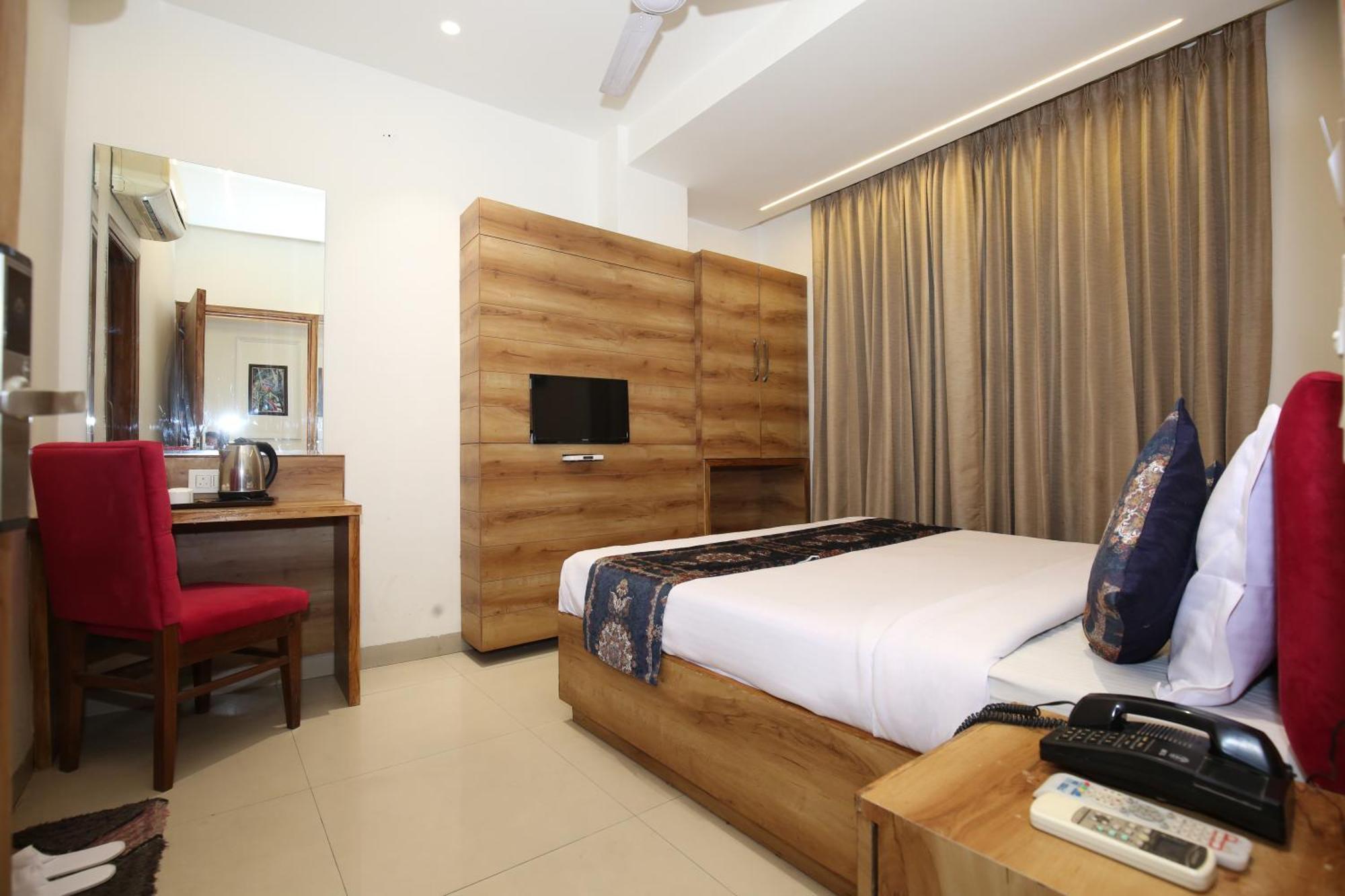 Hotel R V Regency Amritsar Exterior foto