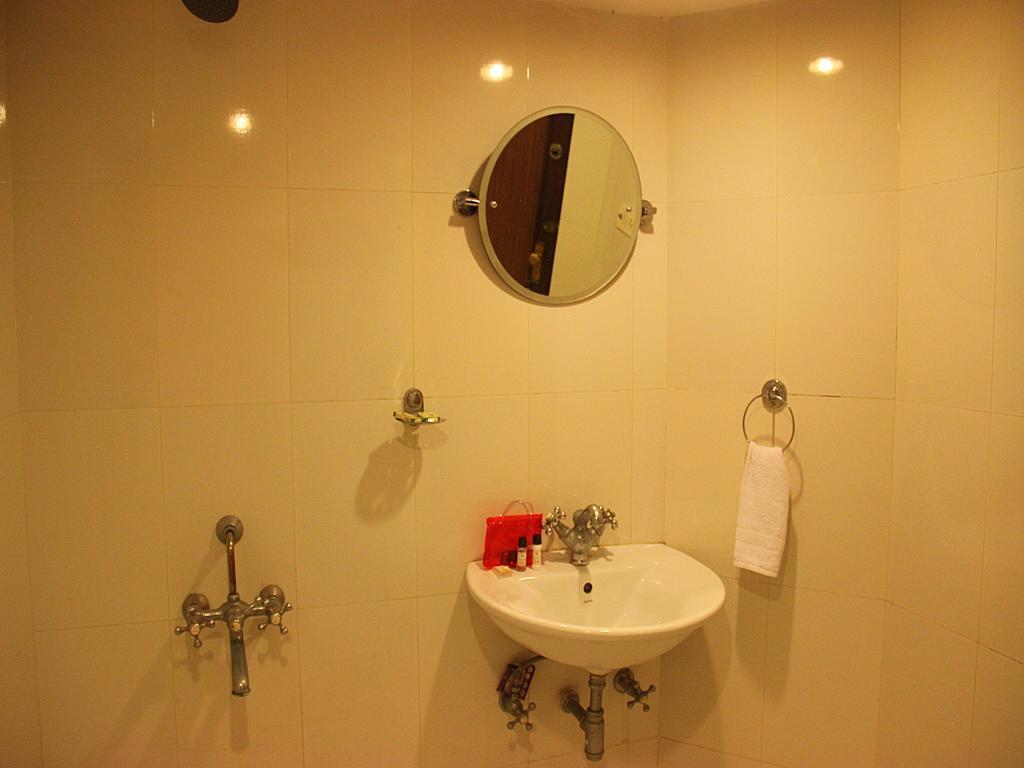 Hotel R V Regency Amritsar Exterior foto