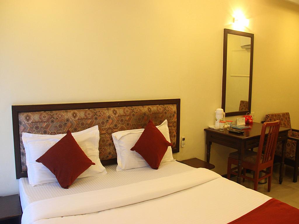 Hotel R V Regency Amritsar Exterior foto