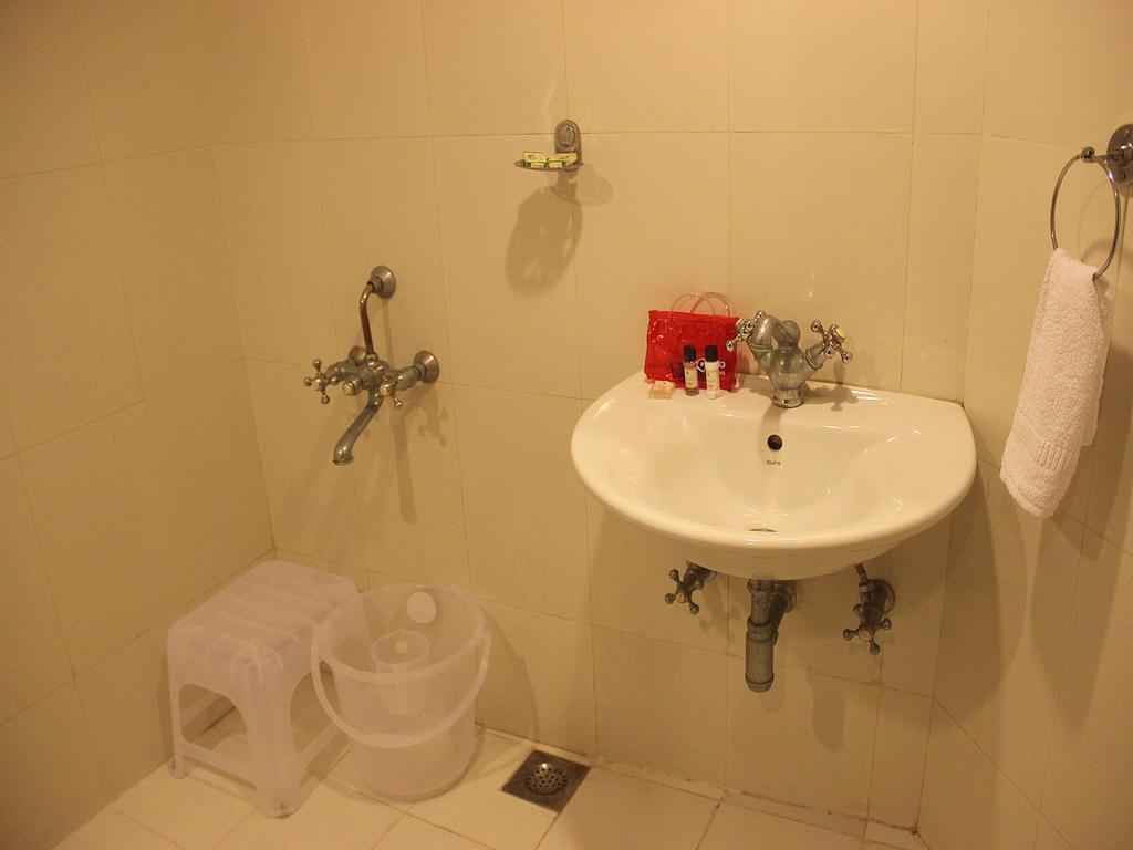 Hotel R V Regency Amritsar Exterior foto